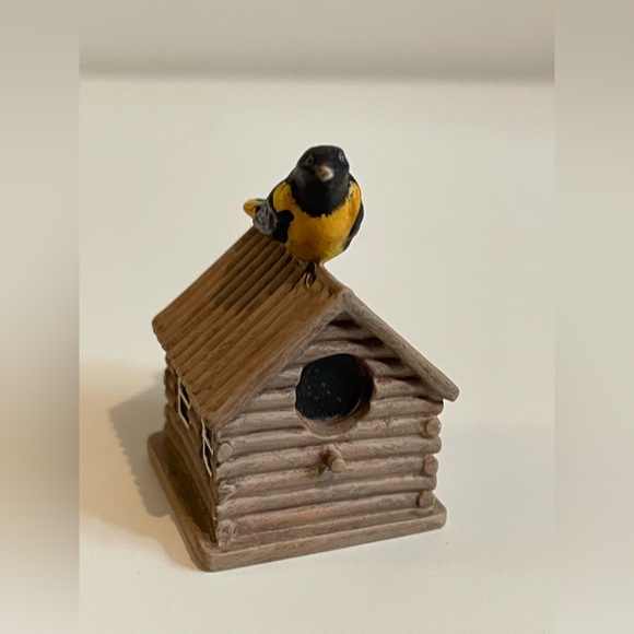 Baltimore Oriole On Log Cabin Garden Birdhouse Thimble Collection
by LENOX - Picture 3 of 7